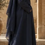 پوشش سرمه‌ای از کالکشن آبی عمیق لیوسا، نمای نزدیک جزئیات